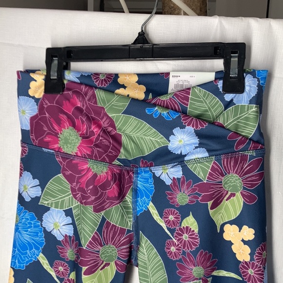 So sporty floral cut out top & high rise bike short size S juniors - Picture 10 of 17